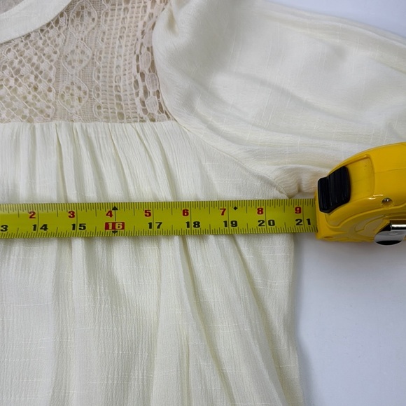 Umgee Cream Tie Front Tunic with 3/4 Sleeves size Medium - Picture 11 of 13